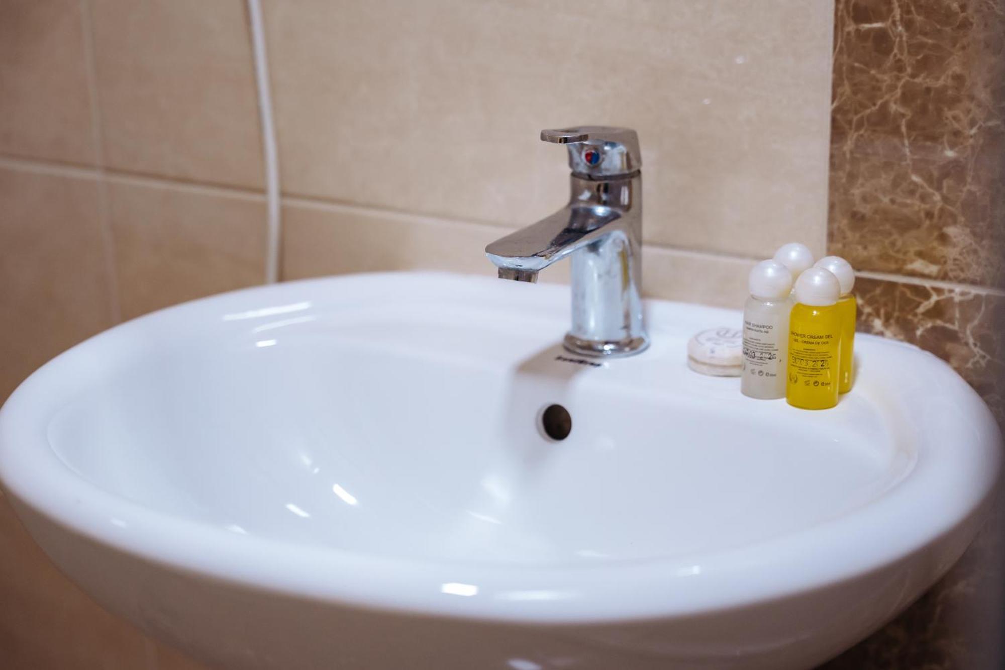 Comfort Hotel تشيسيناو المظهر الخارجي الصورة